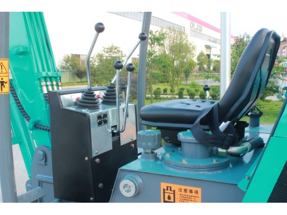 DL22-8小型履帶液壓挖掘機(jī)