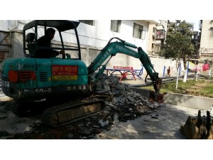 德力微型挖掘機城市建設(shè)好幫手