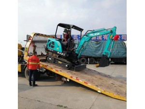 湖北又一批小型挖掘機(jī)到貨了