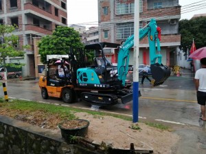 叉車搭載小型挖掘機(jī)見過嗎？