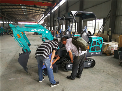 小型挖掘機 小型挖掘機